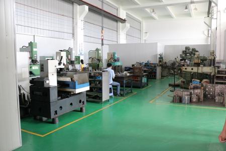 注塑模具滑塊的定位基準的確定及定位裝置 注塑模具滑塊的定位基準的確定及定位裝置