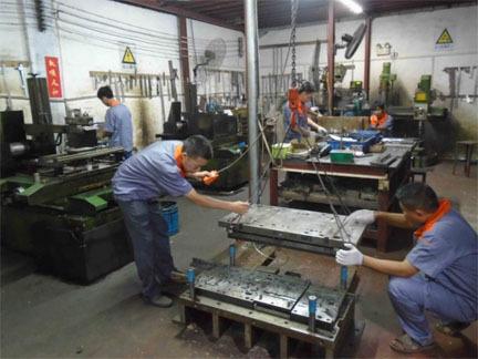 塑膠注塑模具擺桿先復位機構(gòu) 塑膠注塑模具擺桿先復位機構(gòu)